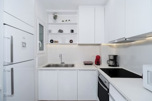 Appartement Supérieur | Cuisine privée | Réfrigérateur, micro-ondes, four, plaque de cuisson