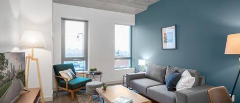 Een televisie en een stereo