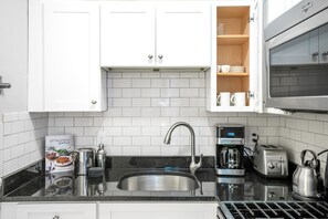 Fridge, microwave, oven, coffee/tea maker