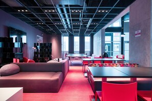 Dining - Smart Lincoln Park Studio w/ W/D, walk to L & New City, by Blueground (Chicago)