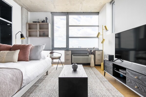 Iron/ironing board, WiFi, bed sheets - Smart Lincoln Park Studio w/ W/D, walk to L & New City, by Blueground (Chicago)