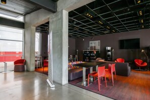 Interior - Smart Lincoln Park Studio w/ W/D, walk to L & New City, by Blueground (Chicago)