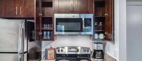 Frigorifero, microonde, forno, lavastoviglie