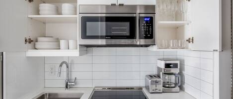 冰箱、微波炉、烤箱、洗碗机