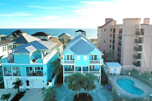 Blue Bliss - 6 Bedroom Beach House -1 Block from Beach Access. Linens Included!