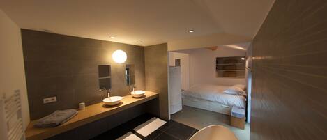 3 chambres, bureau, fer et planche à repasser, Wi-Fi gratuit