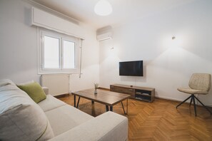 Appartement | Coin séjour | Télévision à écran plat de 40 pouces avec chaînes numériques, télévision