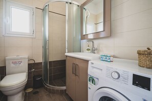 Departamento | Baño | Regadera, secadora de cabello, jabón, shampoo 