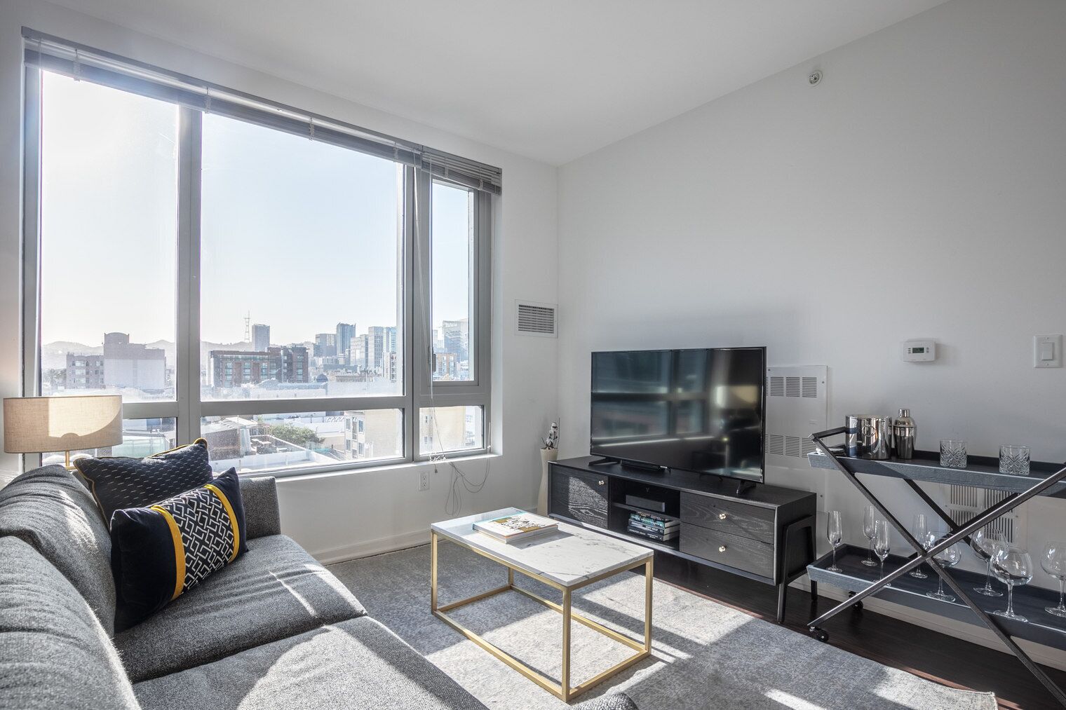 Télévision, chaîne hi-fi