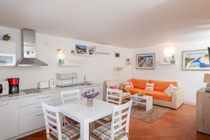 Ferienhaus (Duplex Two Bedroom) | Eigene Küche | Kühlschrank, Mikrowelle, Herdplatte, Wasserkocher mit Kaffee-/Teezubehör