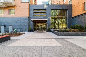 Exterior detail - Stunning Foggy Bottom 1BR w/ Gym, walk to GWU, Metro, by Blueground (Washington, D.C.)