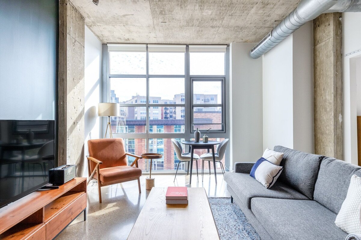 Smart Logan Circle 1BR w/ W/D, Roof BBQ, walk to Metro, by Blueground