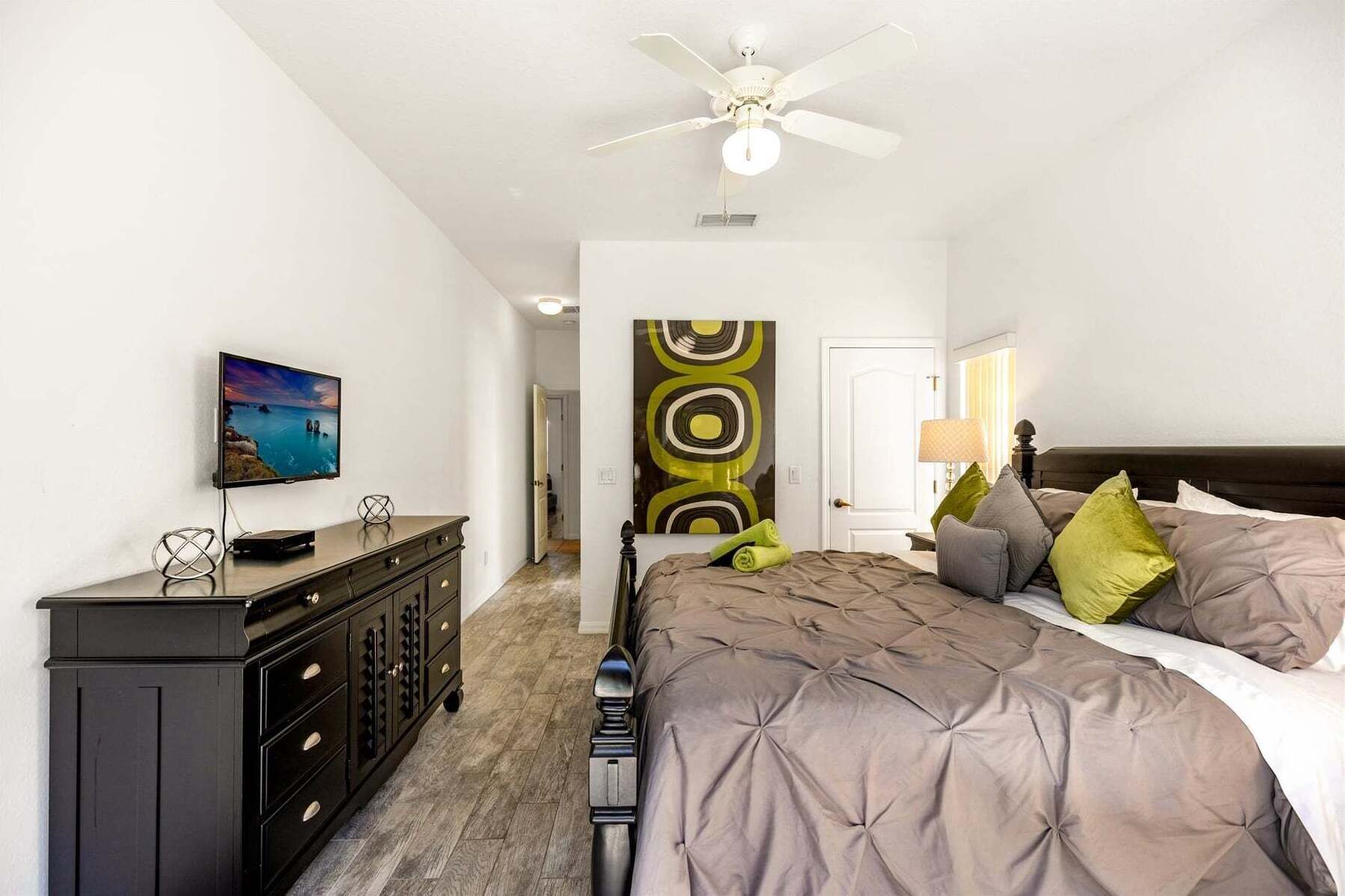 4 bedrooms, iron/ironing board, free WiFi, bed sheets