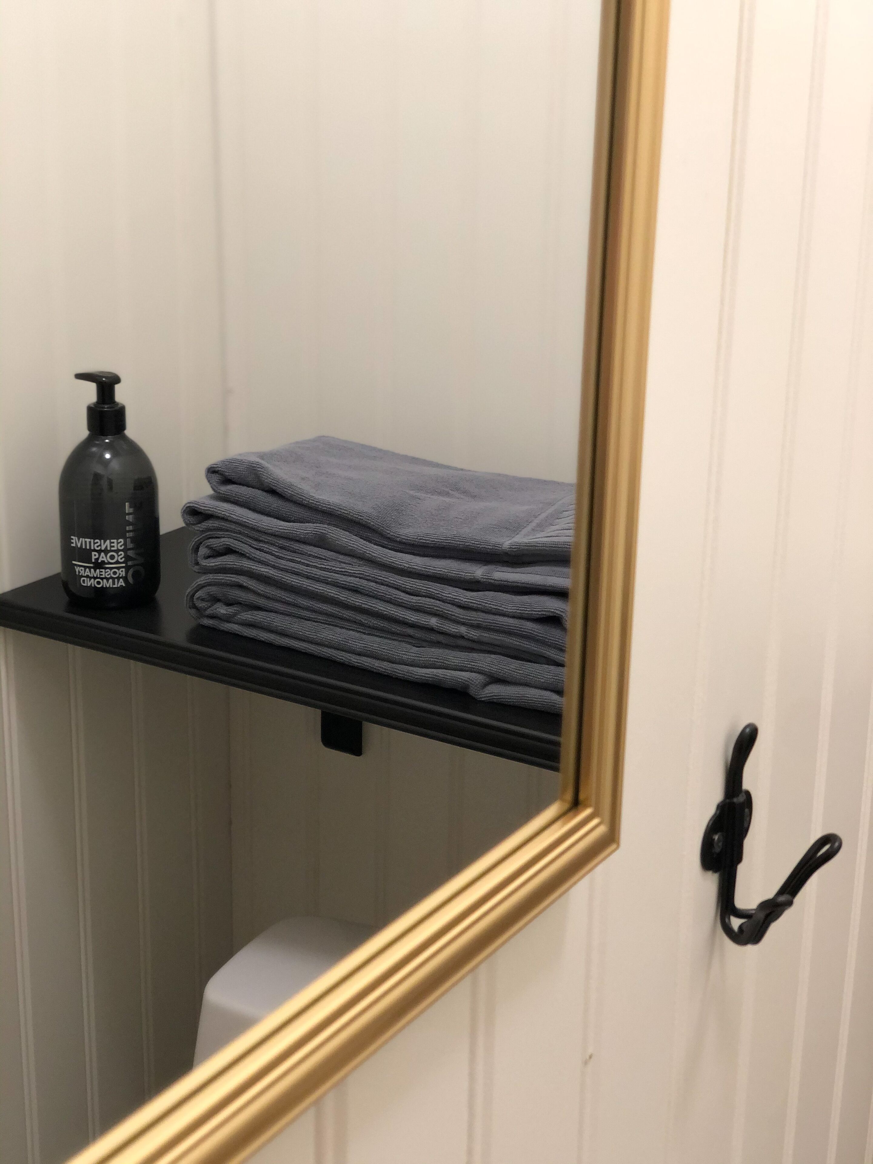 standard double room | bathroom | towels, soap, toilet paper