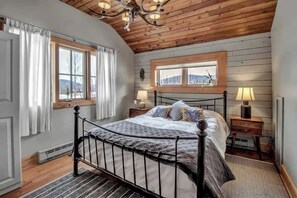 3 soverom, strykejern/-brett, wi-fi og sengetøy