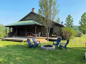 Outdoor dining - Rustic Cabin, Wood Fireplace & Large Deck (Great Valley)