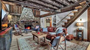 Televisión y chimenea