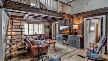 Televisión y chimenea