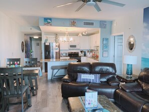 Smart TV - 3 bed 2 bath Beach Condo Resort 5th Floor step away from the Ocean sand (Panama City Beach)
