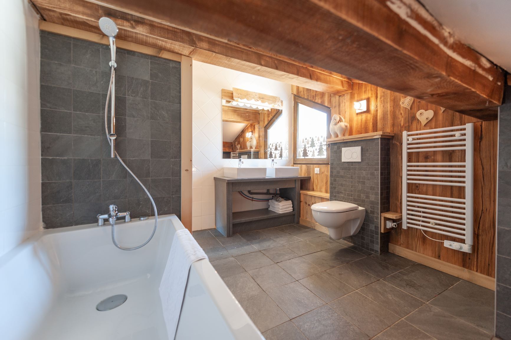 Bathtub, hair dryer, towels