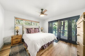 4 bedrooms, desk, iron/ironing board, WiFi - Wolf's Creek: Hot tub, On the Creek! (Idyllwild)