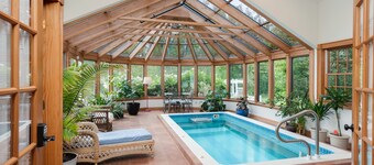 Unit 4 -The Green Room- Abbott Brook Inn