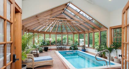 Unit 4 -The Green Room- Abbott Brook Inn