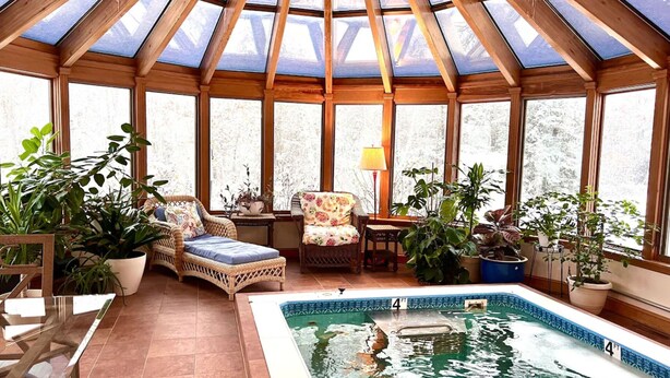 A sunroom with a pool, wooden beams, and potted plants. - The Green Room unit 4-Private Suite, Starry Skies -20 mins to Wells & Ogunquit (North Berwick)