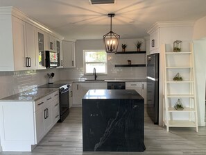 Fridge, microwave, oven, stovetop - Entire house located a walk or bike ride from bonita and barefoot beach! (Bonita Springs)