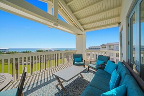 Property grounds - Luxury Seaside, FL Penthouse With Gulf Views! + 2 Adult Bikes! (Santa Rosa Beach)