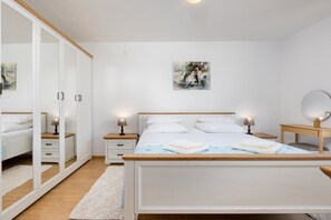 1 bedroom, WiFi, bed sheets