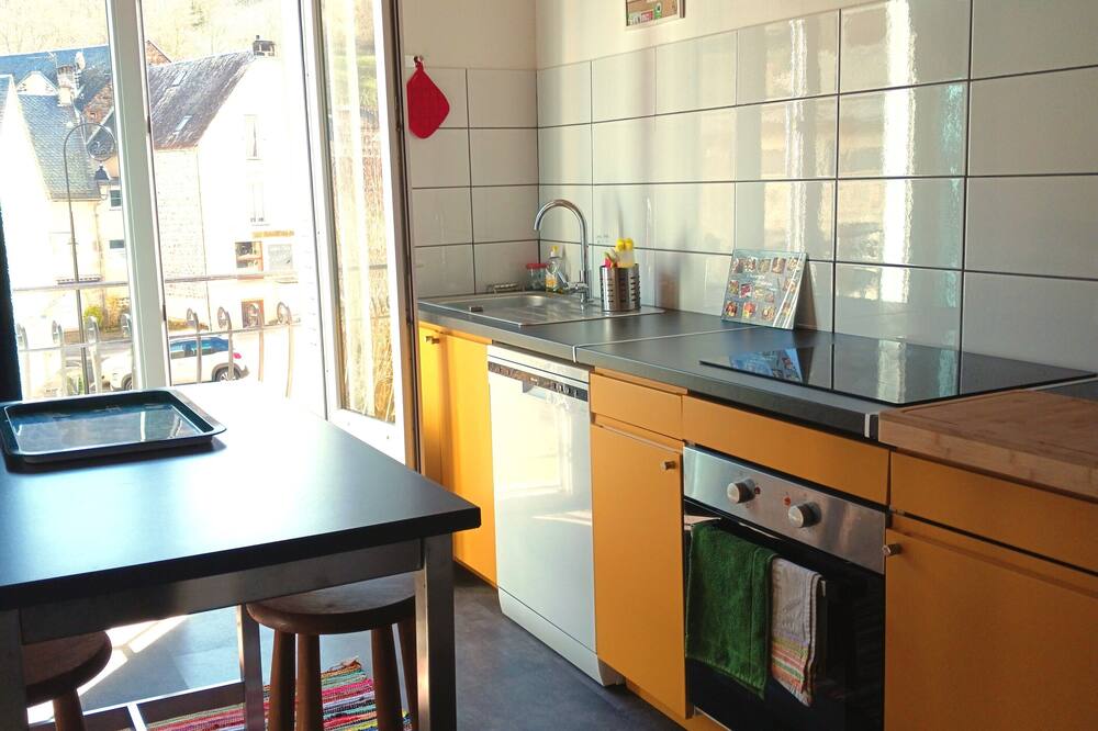 Large apartment with terrace and private access