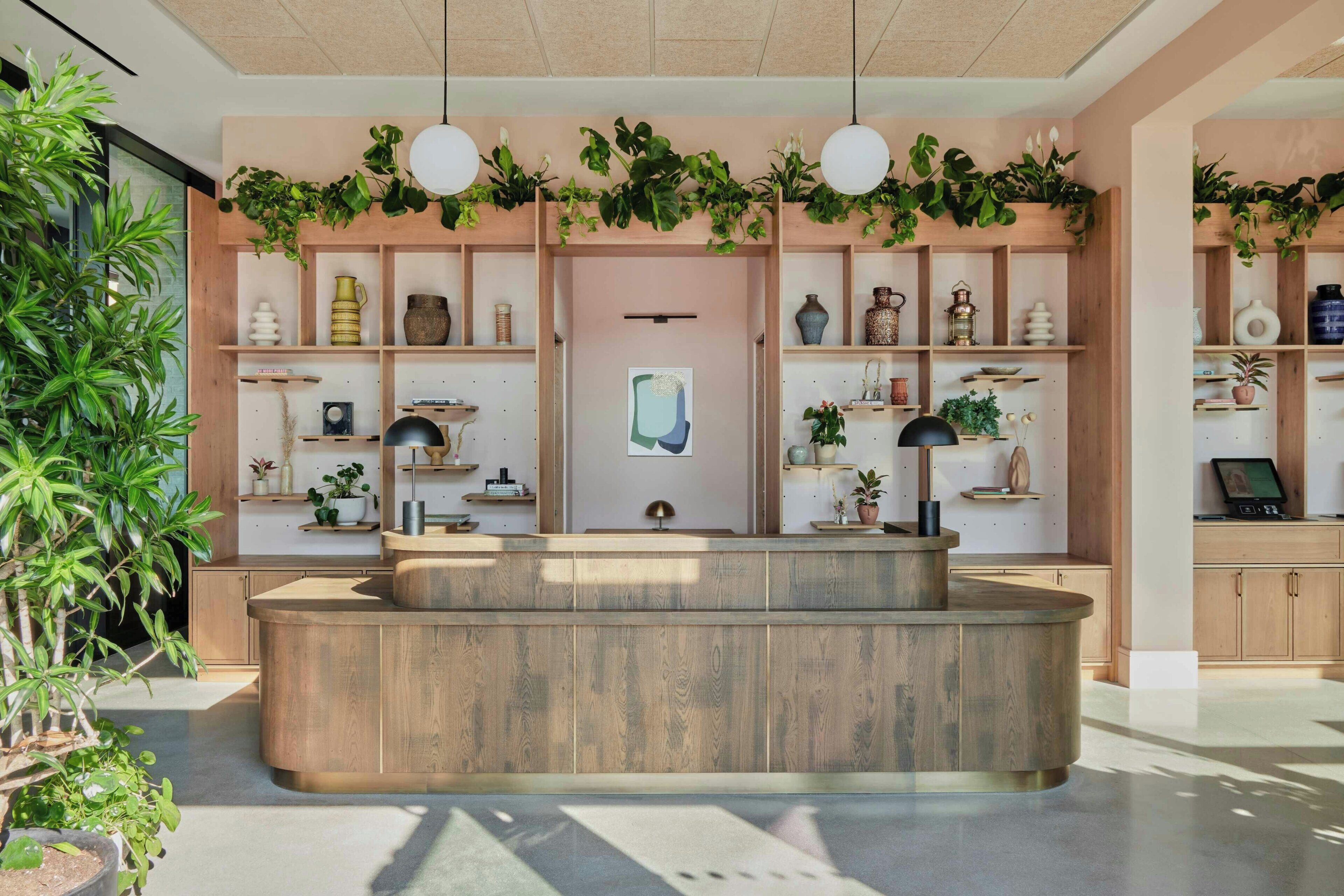 ฝ่ายต้อนรับ