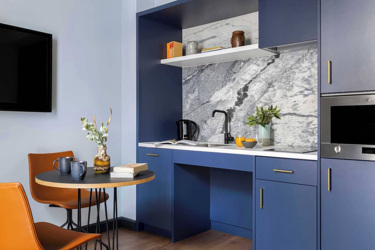 1 Bedroom Suite - Twin Accessible | Private kitchen