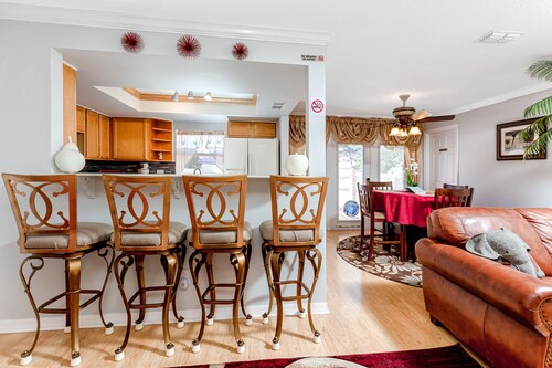 Palm Harbor Pool Home! 4bd/2ba - POOL home - SLEEPS 10!