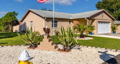 Palm Harbor Pool Home! 4bd/2ba - POOL home - SLEEPS 10!