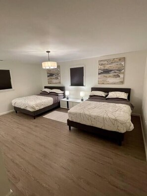 3 habitaciones, tabla de planchar con plancha, wifi y ropa de cama 