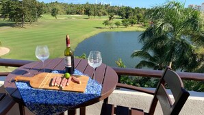 Outdoor dining - Golf View Rio Mar Villa (Río Grande)
