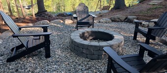 Private lakeside cabin for those looking for peace and quiet in Brant Lake.