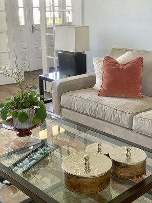 Smart TV, fireplace, DVD player, table football