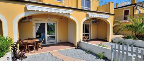 تناول الطعام بالخارج