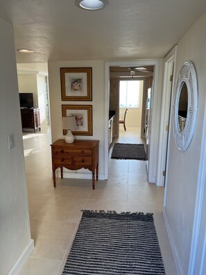 Interior - Vanderbilt Beach and amazing views! (Naples)
