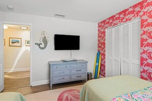 4 bedrooms, iron/ironing board, free WiFi, bed sheets - Snook Haven - Indian Rocks Beach - Large Swim Spa (Indian Rocks Beach)