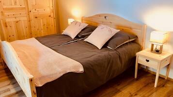 2 bedrooms, WiFi, bed sheets