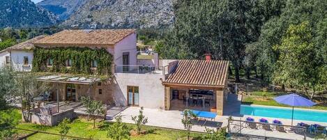 المنشأة من الخارج