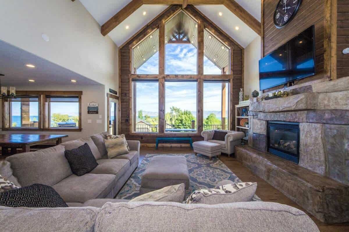 Televisie, een open haard en videospelletjes