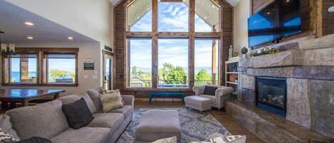 Televisie, een open haard en videospelletjes