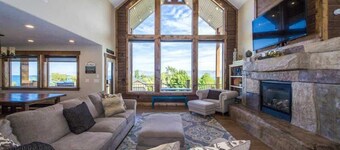 Lakeview home w/ hot tub, theater & game room