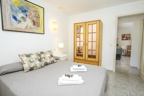 6 bedrooms, iron/ironing board, WiFi - Gran Voramar Cala, 200 m2 pool and 6 bedrooms in Cala Sant  Vicenç (Cala Sant Vicenç)