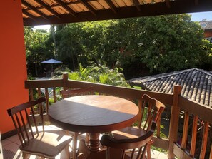 تناول الطعام بالخارج